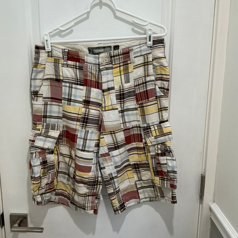 Old navy Men’s Shorts,size 32, Very Good Condition